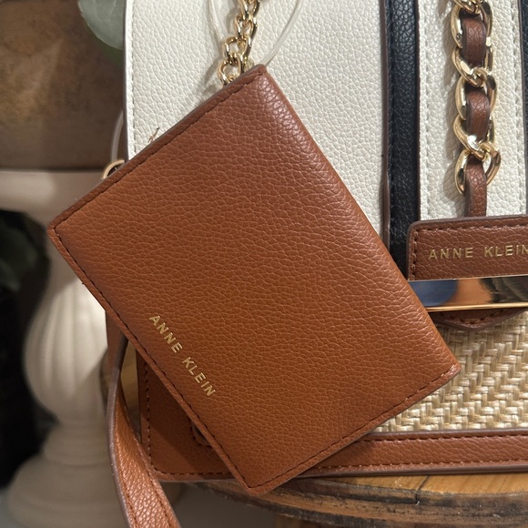 NWT Anne Klein White and Brown Crossbody Bag - Picture 2 of 8